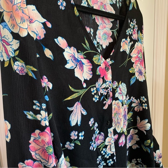 Maurices Floral Tie Front Tiered Bell Long Sleeve Blouse, size M - Picture 4 of 8